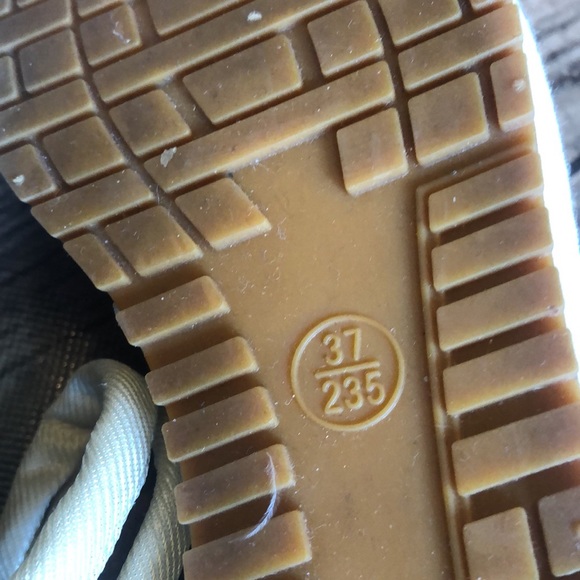 Floral Embroidered Hidden-Wedge Mary Jane Pumps Sz 37 - Picture 4 of 6